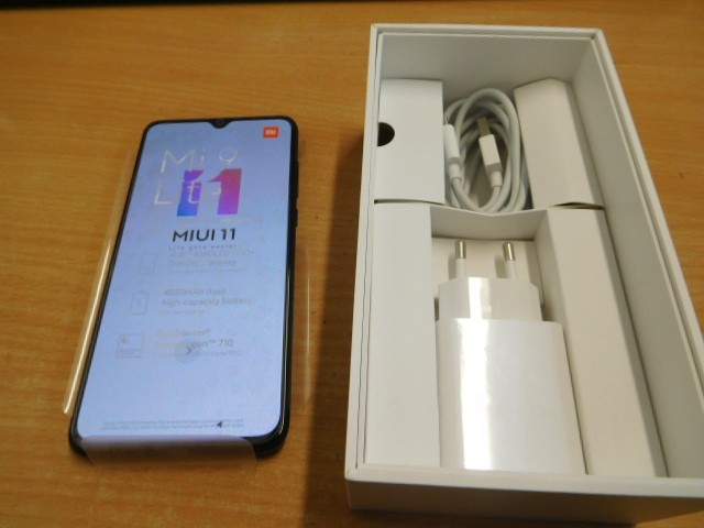 Mobilný telefón Xiaomi Mi 9 LITE 6GB/128GB, šedá POUŽITÉ, NEOPOTR