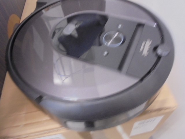 Robotický vysávač iRobot Roomba i7+ + mop iRobot Braava jet m6