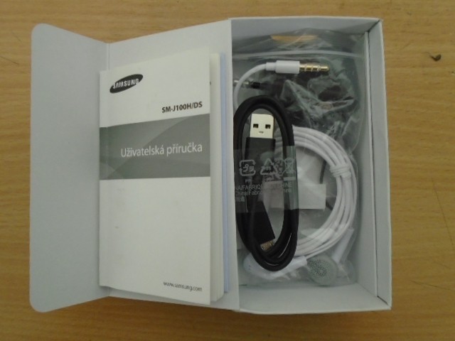 Samsung Galaxy J1 Duos black ROZBALENO