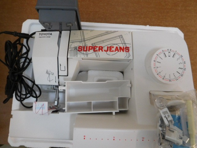 Toyota Super Jeans J15 white